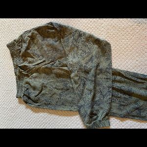 Bella Dahl girl: olive/black joggers, size 14.